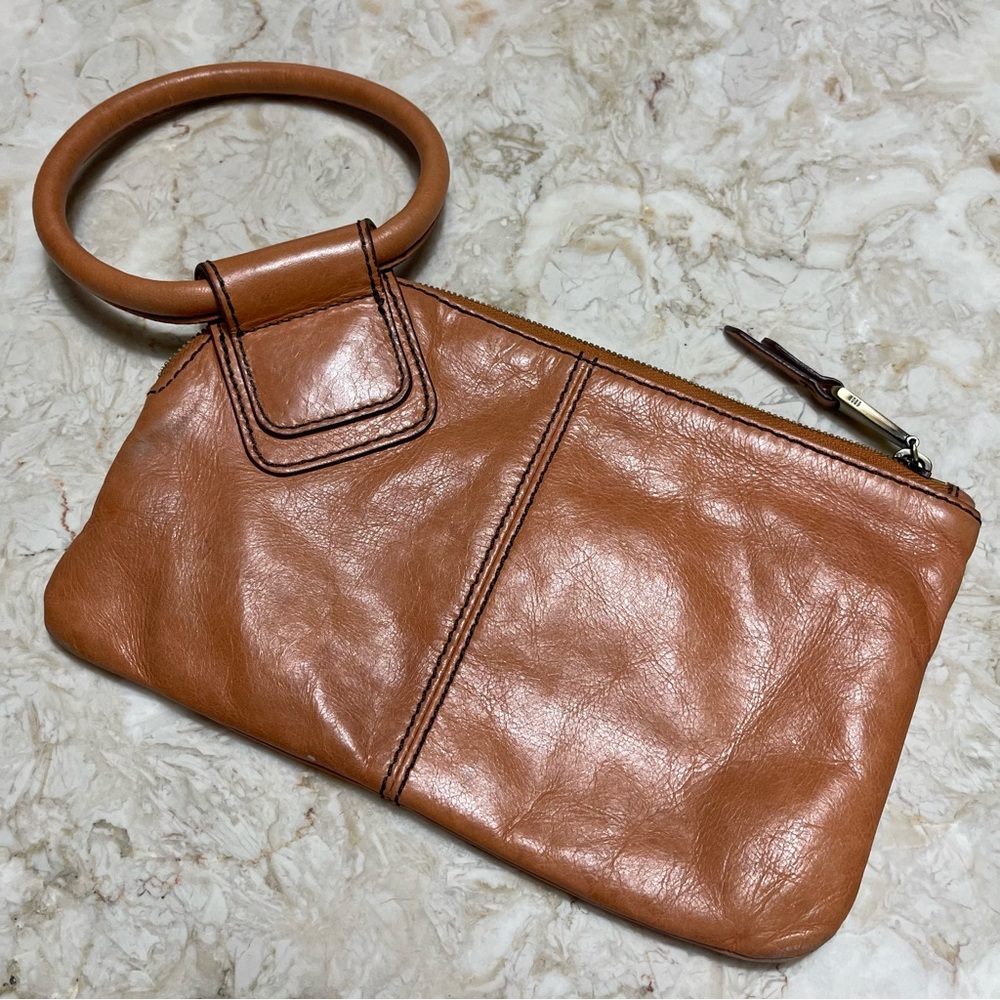 Hobo Sable Circle Wristlet Leather Salmon color